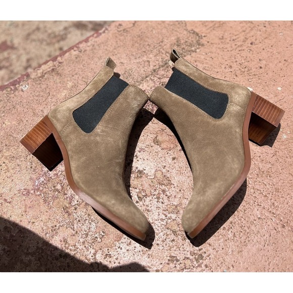 Steve Madden Shoes - Steve Madden Rhiannon Chelsea Slip On Boots Bootie Heels Chunky Brown Suede Fall